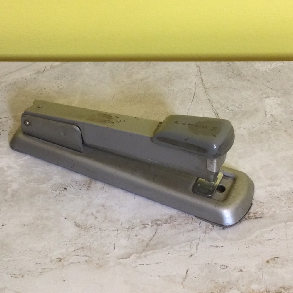 Vintage retro Bates Mfg gray metal stapler